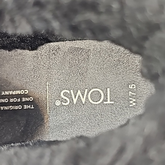 TOMS slip on sneaker/ booties faux fur trim. 7.5 womens - Picture 6 of 6